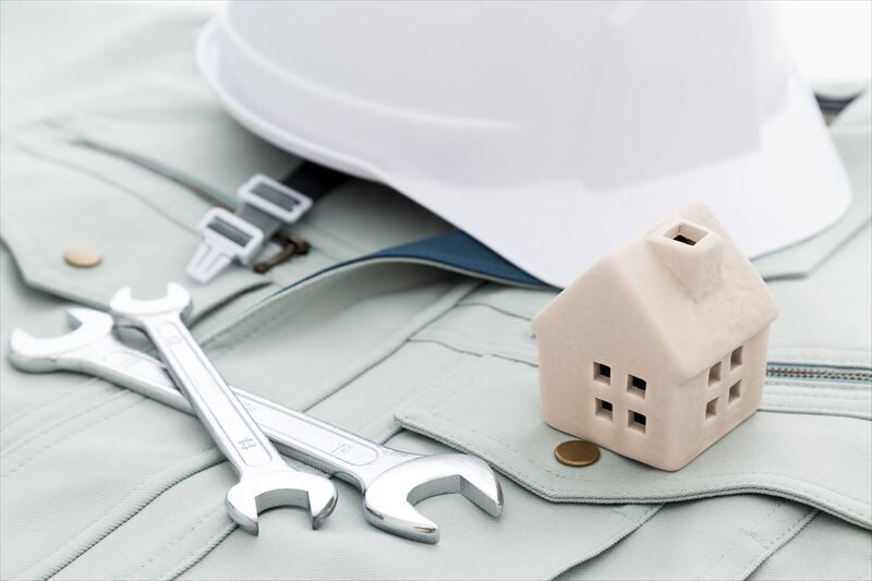 ヘルメットとスパナ_R